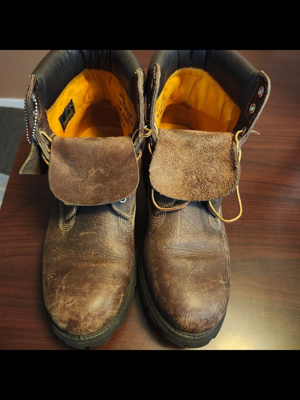 Men's Timberland Distressed Brown Leather Work Boots - Classic Rugged Style